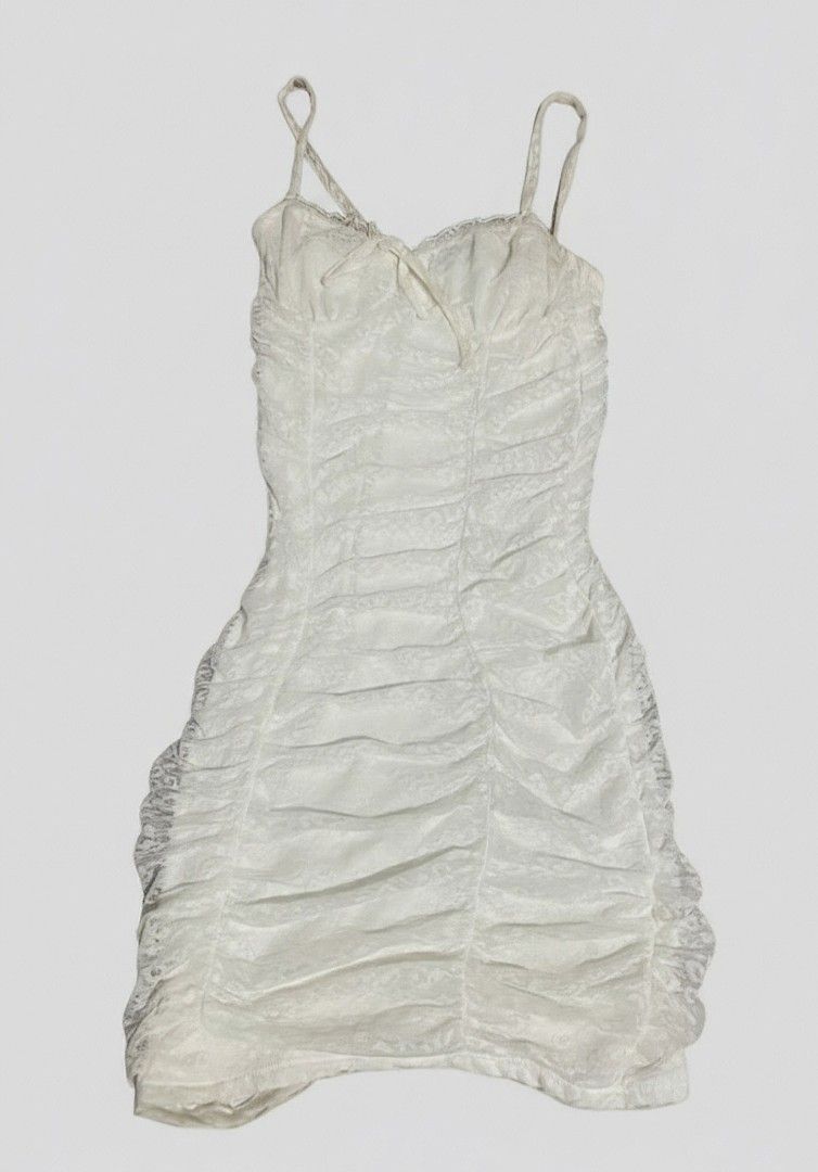 H&M White Ruched Bodycon Mini Dress (Category: Dresses) located in Baguio. Submitted by asthreea (Listing ID 1468183725, Image 1). Description: textured bodycon mini dress for date nights, parties, and weekend brunch.