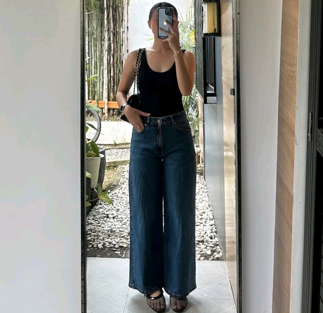 Levi's Wideleg pants size 28 (Category: Jeans) located in Caloocan City. Submitted by mmsbluee (Listing ID 1468065244, Image 1). Description: levi's ‎Wideleg Pants ‎Size 28 ‎Length 39 ‎ ‎Loc: QC ‎MOP: Maribank ‎MOD: Lalamove/Pick up/Jnt/Ggx.