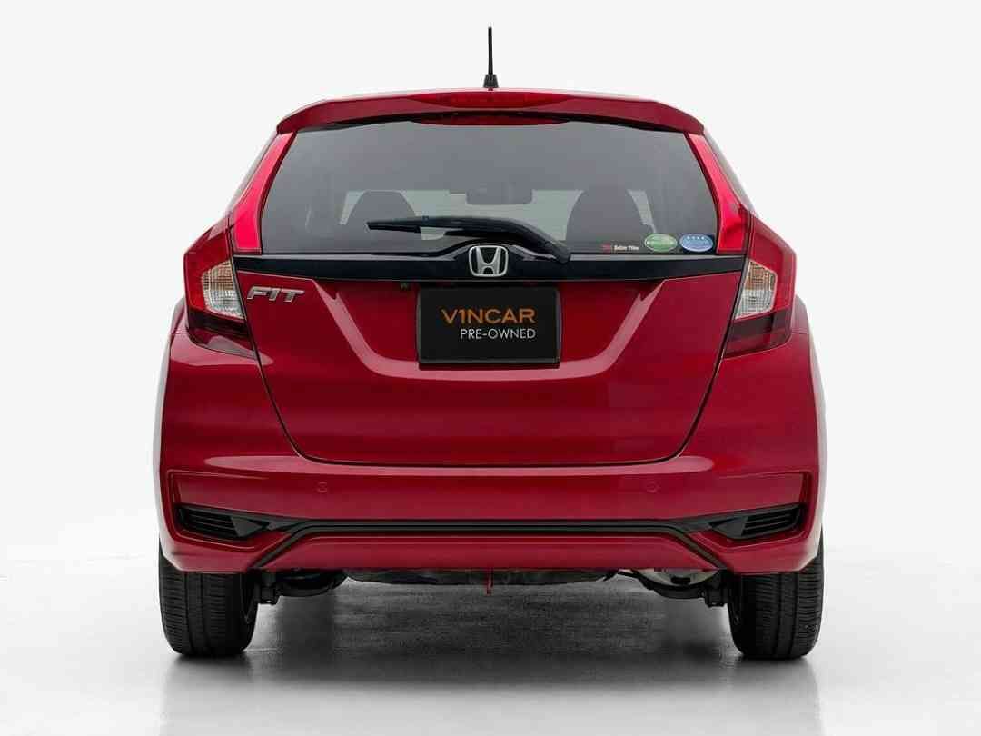 Honda Fit 1.3 G F-Package [2017 FL] (A) (Category: Used Cars) located in Singapore. Submitted by vincar_pre-owned (Listing ID 1468212896, Image 3). Description: One of the most popular japanese hatchbacks in the market! Easy to maintain with low fuel consumption and road tax. Extremely reliable for daily use! Spacious and comfortable interior for its size! Contact us today to arrange a viewing for this unit at the vincar pre-owned showroom now! F