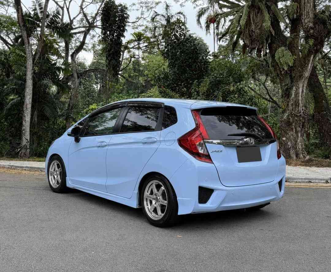 Honda Jazz 1.5 RS (A) (Category: Used Cars) located in Singapore. Submitted by carousell_certified_partners (Listing ID 1468116167, Image 3). Description: Cared for by a meticulous owner. This unit has been cared for and is looking for its next owner. Its 1.5L DOHC I-VTEC engine needs no introduction; producing ample power whilst still being fuel efficient. Flexible financing with low interest rates and high trade in valuations available! Contact
