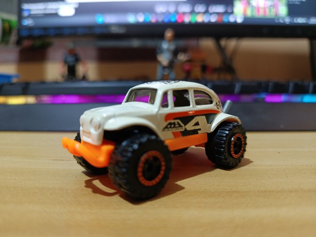 Hot Wheels Off-Road Beetle Toy Car (Category: Vehicle & Diecast Models) located in Ligao. Submitted by travis40 (Listing ID 1468245567, Image 2). Description: - Hot Wheels Baja Beetle toy car (White & Orange) - Off-road monster truck style with chunky black tires - Stylish copper-accented rims - Cool MB Racing side graphics and raised rear exhaust pipe - Perfect collectible for VW Beetle and diecast fans - Condition: Brand new / Mint (as pictured