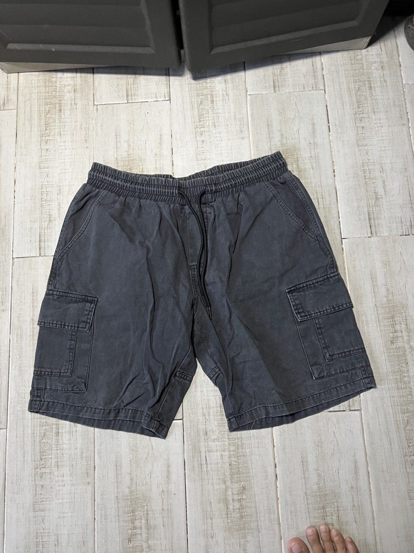 Houzimade Black Washed Cargo Shorts (Category: Shorts) located in Angono. Submitted by odd.fitt (Listing ID 1468095308, Image 1). Description: Medium on tag 30-38W 18L 10H No issue.