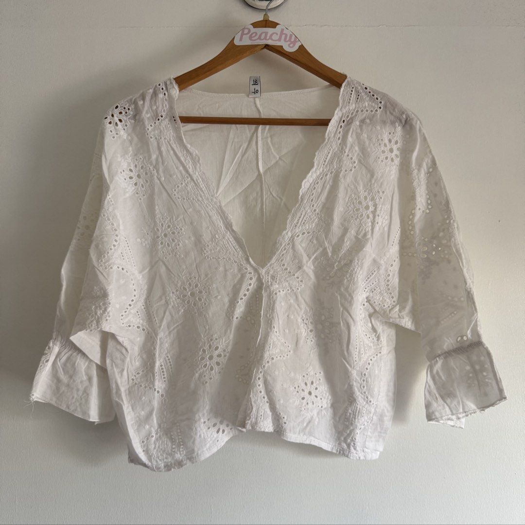 HQ Embroidery top (Category: Blouses) located in Manila. Submitted by apparella.ph (Listing ID 1468079869, Image 1). Description: Super pretty 9/10 no flaws Bust:40 Length:21 Best fits M-L frames ☑️Everything is my Own preloved / BNWT/BNWOT ☑️ not thrifted/Ukay ☑️ malukot sa picture kasi na stock sa cabinet (tinatamad mag plantsa ✌️ ) ☑️Personal items ( usually bought in US/UK/JPN ) every year po ako nag aabroad so expect i don’t sell fake items 