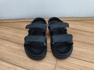 (Category: ) located in . Submitted by smilefashion08 (Listing ID 1468071088, Image 1). Description: .