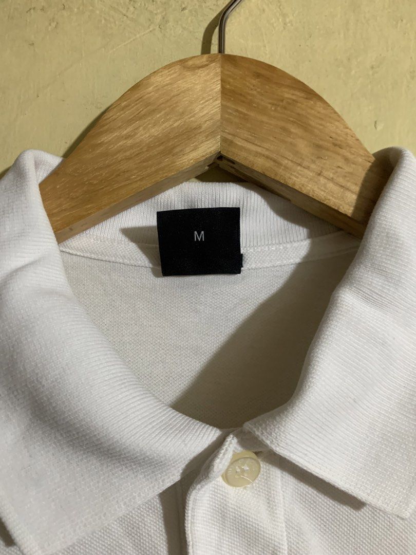 Hugoboss (Category: Luxury Apparel) located in Legazpi City. Submitted by casanibrah33153 (Listing ID 1468088987, Image 3). Description: Dimes: 21x29 Colorrate: 9.7/10 Excellent condition .