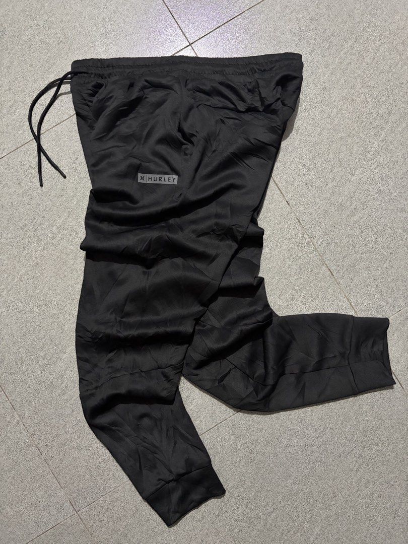 Hurley Jogger Pants (Category: Joggers) located in Talisay. Submitted by re_sell01 (Listing ID 1468062605, Image 1). Description: Hurley Jogger Pants Medium Mens Waistline 32-36” Length 39” Color: Black Excellent Condition.