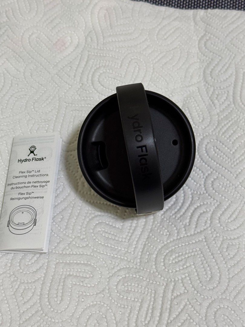 Hydro Flask Flex Sip Lid Black (Category: Water Bottles & Tumblers) located in Manila. Submitted by per5hy (Listing ID 1468091235, Image 2). Description: - Authentic Black Hydro Flask Replacement Lid - Features a convenient flex handle and twist sip mechanism - Fits standard wide-mouth bottles perfectly - Brand new, unused condition with original tags and cleaning booklet - Ideal replacement for broken or leaky caps.