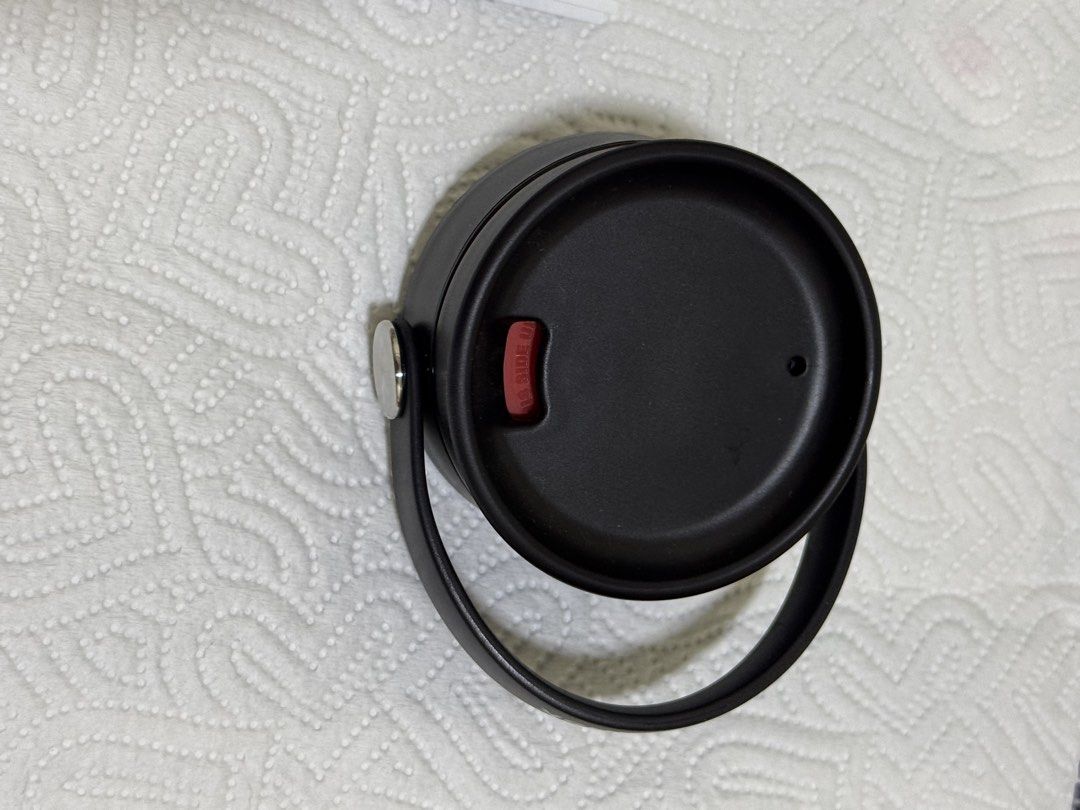 Hydro Flask Flex Sip Lid Black (Category: Water Bottles & Tumblers) located in Manila. Submitted by per5hy (Listing ID 1468091235, Image 3). Description: - Authentic Black Hydro Flask Replacement Lid - Features a convenient flex handle and twist sip mechanism - Fits standard wide-mouth bottles perfectly - Brand new, unused condition with original tags and cleaning booklet - Ideal replacement for broken or leaky caps.