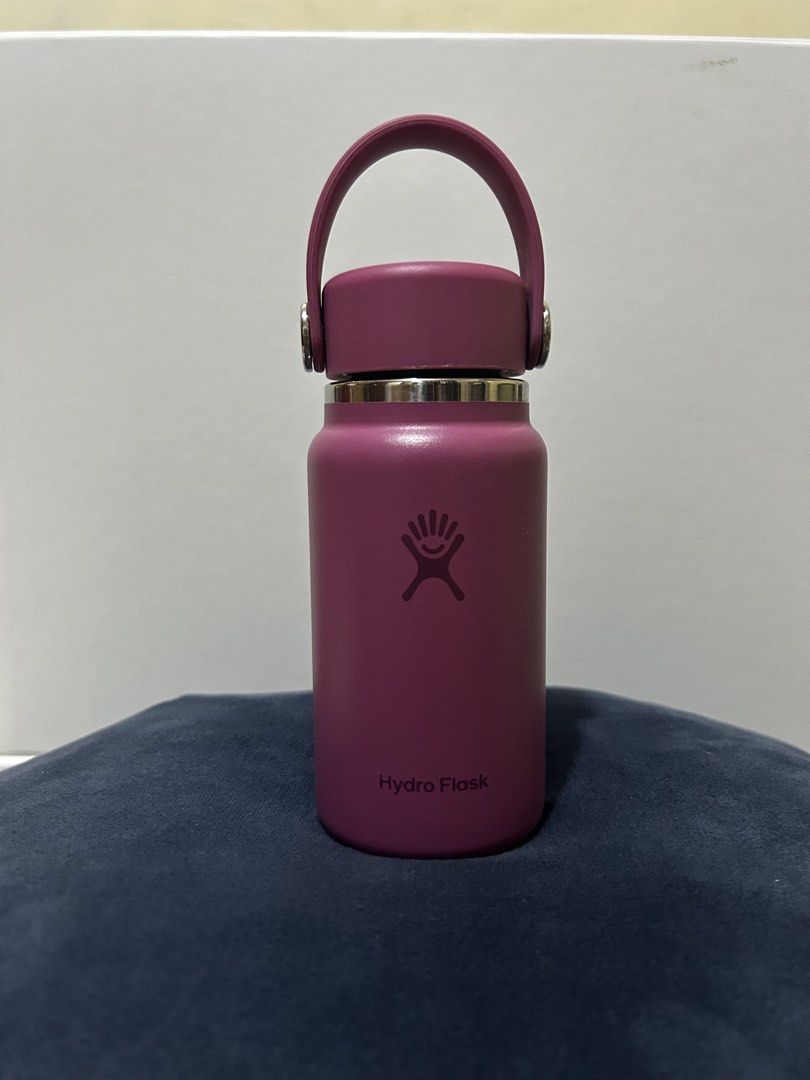 Hydroflask 200ml (Category: Other Food & Drinks) located in Dasmarinas. Submitted by jedskie0810 (Listing ID 1468208203, Image 1). Description: Never used hydroflask micro 200ml No more box 💯 percent original.
