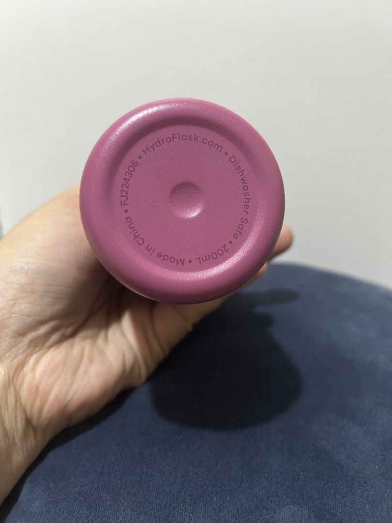 Hydroflask 200ml (Category: Other Food & Drinks) located in Dasmarinas. Submitted by jedskie0810 (Listing ID 1468208203, Image 3). Description: Never used hydroflask micro 200ml No more box 💯 percent original.