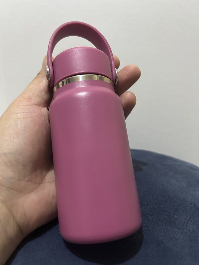 Hydroflask 200ml (Category: Other Food & Drinks) located in Dasmarinas. Submitted by jedskie0810 (Listing ID 1468208203, Image 2). Description: Never used hydroflask micro 200ml No more box 💯 percent original.