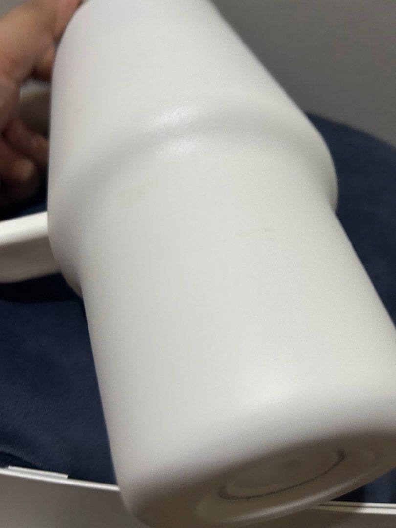 Hydroflask 40oz (Category: Other Food & Drinks) located in Dasmarinas. Submitted by jedskie0810 (Listing ID 1468209243, Image 3). Description: Original hydroflask tumbler with handle 40oz. With dent under but you can buy rubber boot for protection From usa Used once See photos for the flaws .