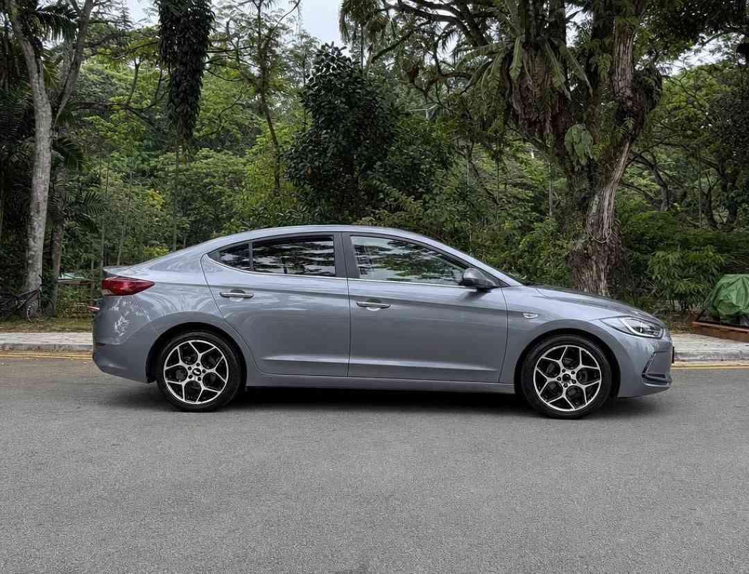 Hyundai Elantra 1.6 GLS (A) (Category: Used Cars) located in Singapore. Submitted by carousell_certified_partners (Listing ID 1467625567, Image 2). Description: 1 owner unit! Engine and gearbox warranty covered till end of COE! Created for practicality, efficiency and purposeful, this unit is a sure buy for anyone looking for an economic sedan for point a to b purposes. A great buy for short term usage flexible financing options available! Trade 