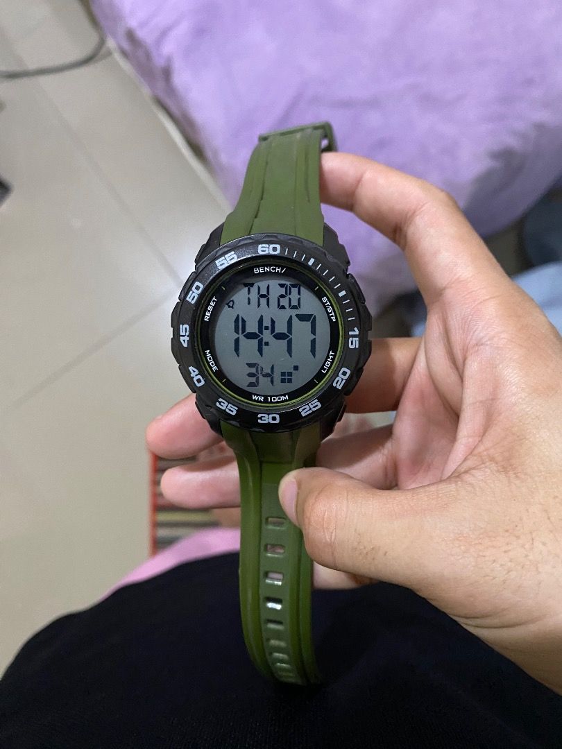 I dont want it (Category: Men's Watches) located in Caloocan City. Submitted by coolhorse.d79421 (Listing ID 1468149993, Image 1). Description: No box, stainless back, waterproof .