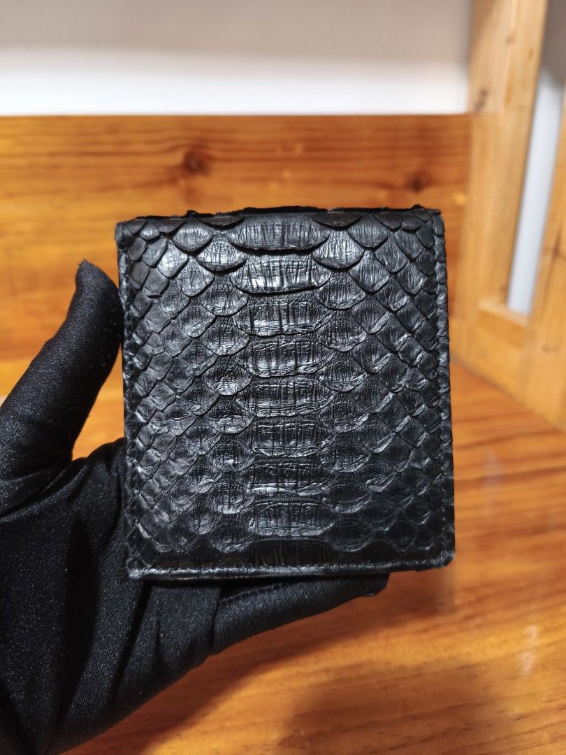 IBIZA python snake skin Wallet (Category: Wallets & Card holders) located in Baguio. Submitted by queenlyne_vintage_rare_finds (Listing ID 1468104082, Image 1). Description: .