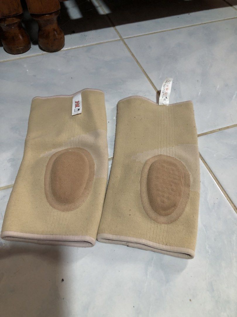 I-M Elastic Knee Support with Pad — Pair (Category: Medical Supplies & Tools) located in San Juan, La Union. Submitted by declutteringog7 (Listing ID 1468068478, Image 3). Description: 🇹🇼 I-M Elastic Knee Support with Pad — Pair ₱350 Category: Health & Wellness > Medical Supplies Details: • ✅ I-M Brand — Quality Imported Knee Supports • Sold as 1 PAIR (2 pieces) — cushioned patella pad design • Breathable stretch knit fabric — comfortable compr