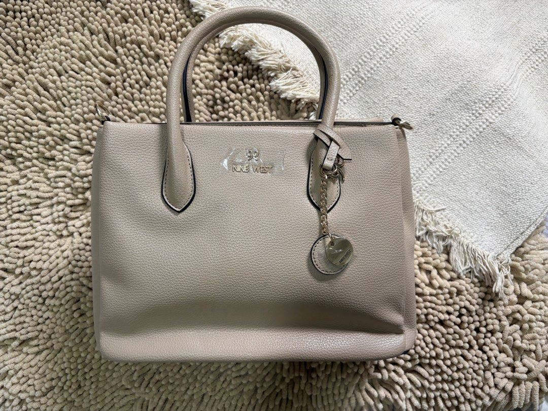 Imported NINE WEST Leather sling/handbag (Category: Cross-body Bags) located in Quezon City. Submitted by heartshop.ph (Listing ID 1468080375, Image 1). Description: Medium sizes bag With sling strap Original Nine west.