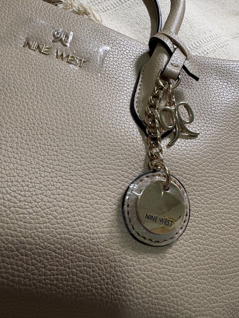 Imported NINE WEST Leather sling/handbag (Category: Cross-body Bags) located in Quezon City. Submitted by heartshop.ph (Listing ID 1468080375, Image 2). Description: Medium sizes bag With sling strap Original Nine west.