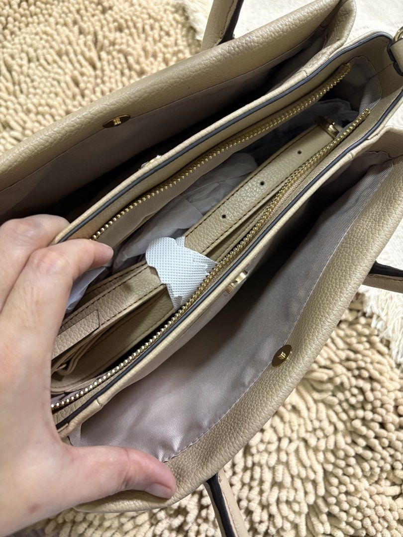 Imported NINE WEST Leather sling/handbag (Category: Cross-body Bags) located in Quezon City. Submitted by heartshop.ph (Listing ID 1468080375, Image 3). Description: Medium sizes bag With sling strap Original Nine west.