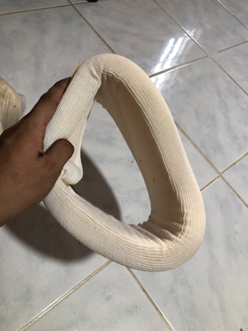 Imported Soft Cervical Collar — Neck Support Brace (Category: Medical Supplies & Tools) located in San Juan, La Union. Submitted by declutteringog7 (Listing ID 1468067332, Image 3). Description: 🇹🇼 Imported Soft Cervical Collar — Neck Support Brace ₱400 Category: Health & Wellness > Medical Supplies Details: • ✅ Made in Taiwan 🇹🇼 — Imported Medical Grade Quality • Size: Large — clearly labeled on item • Brand new, never used — premium soft fo