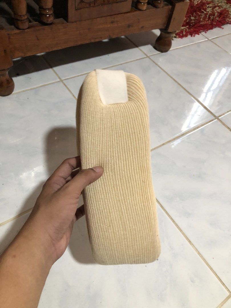 Imported Soft Cervical Collar — Neck Support Brace (Category: Medical Supplies & Tools) located in San Juan, La Union. Submitted by declutteringog7 (Listing ID 1468067519, Image 3). Description: 🇹🇼 Imported Soft Cervical Collar — Neck Support Brace ₱350 Category: Health & Wellness > Medical Supplies Details: • ✅ Made in Taiwan 🇹🇼 — Premium Imported Medical Grade Quality • Size: Large — comfortable firm foam support • Brand new, unused conditi