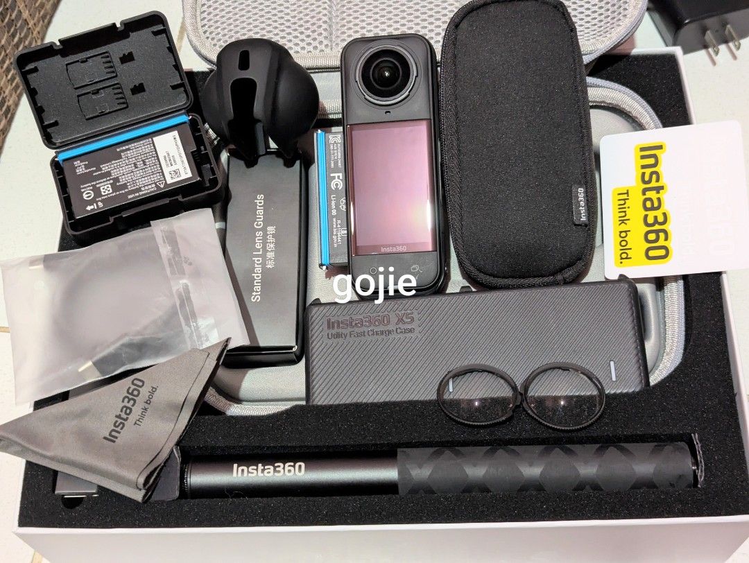 Insta360 x5 essentials bundle (Category: Cameras) located in Manila. Submitted by gojie. (Listing ID 1468140836, Image 1). Description: pm me sa fb ko Gojie Gojie limit reply ko dito X5 essentials bundle makinis no scratch w/ 2 batts,charger,stick,pouch,carry case,lens cap,lens guard,type c,cloth at stickers no memory pickup sampaloc manila fix 26,500.