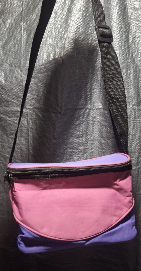 INSULATED Lunch Bag (Category: Tote Bags) located in General Trias. Submitted by aeunice (Listing ID 1468139541, Image 1). Description: In Good Condition. With a foil-lined interior to keep food hot or cold. Features a top zipper, a black adjustable shoulder strap, and minor exterior wear. Perfect for daily lunches and picnics! Meet up / Shipping via Lalamove, JnT, Gogo Express & LBC .