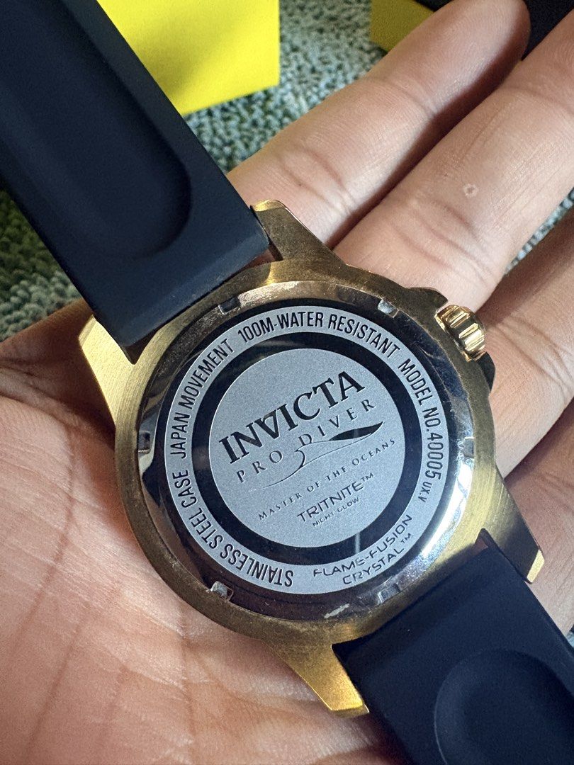 Invicta Pro Diver (Category: Luxury Watches) located in Manila. Submitted by josh2295 (Listing ID 1468280120, Image 2). Description: Invicta Pro Diver quartz wristwatch (likely Model 40005 or 40000) featuring a 45mm case, black dial with 12/24-hour markings, and a black silicone strap.