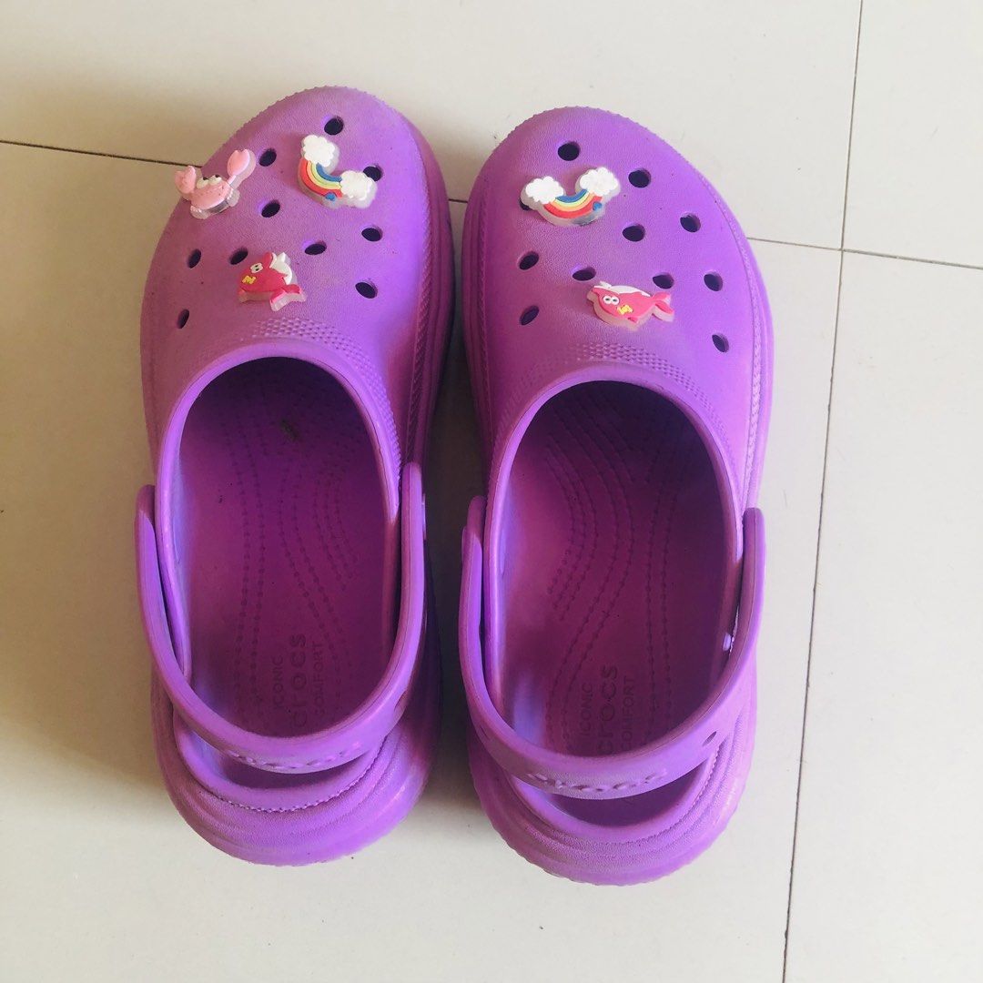 Ionic Crocs (Category: Slippers and slides) located in Quezon City. Submitted by mbatiles166934 (Listing ID 1468088141, Image 2). Description: Very good condition High slipper .