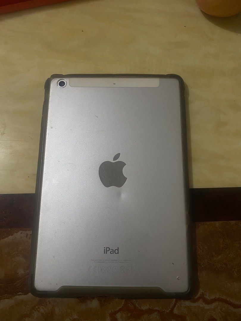 ipad 1st gen (Category: iPad) located in Manila. Submitted by yanyan1904m (Listing ID 1468109487, Image 1). Description: minimal flaw in LCD barely noticeable can’t turn off.