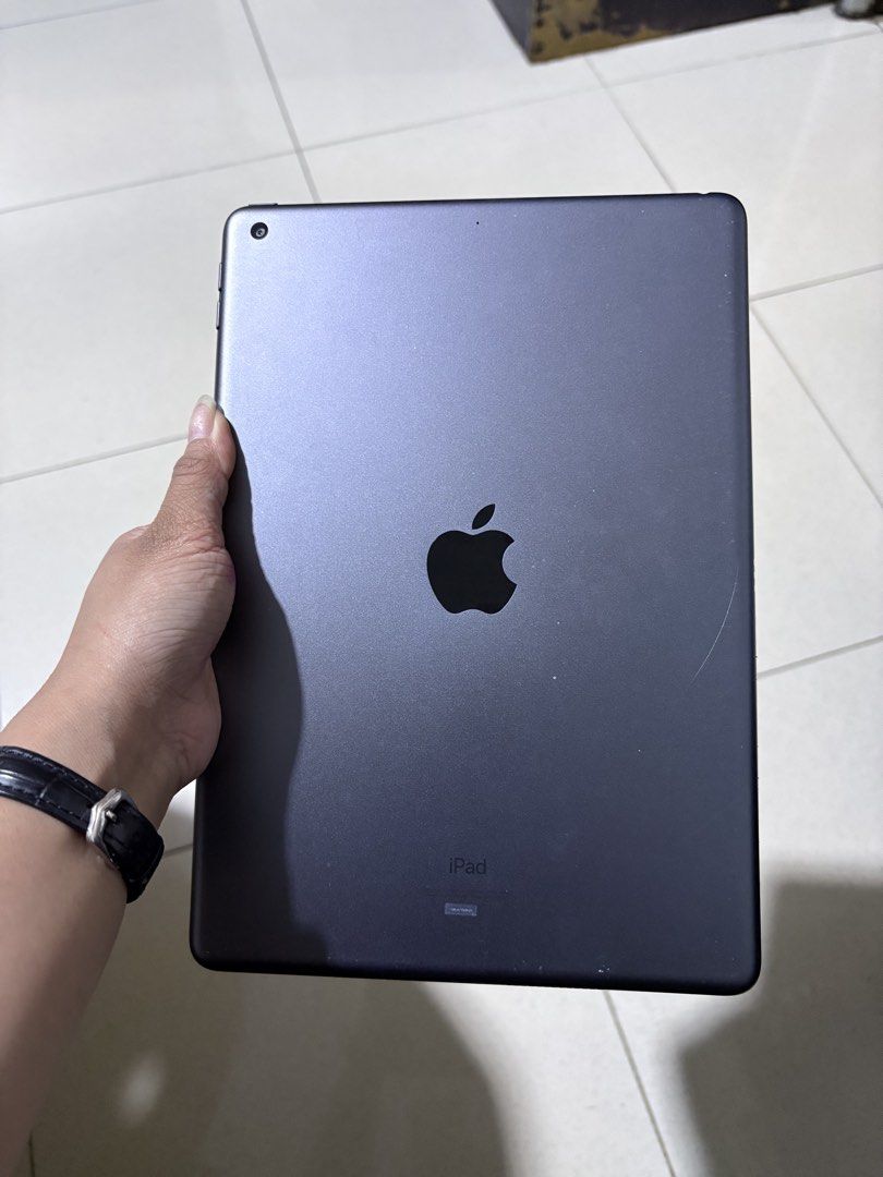 Ipad 9th Gen (Category: iPad) located in Marikina City. Submitted by itsmeannzy (Listing ID 1468246639, Image 1). Description: Preloved for sale Ipad 9th Gen 64GB No issue - All working Signs of usage No history of repair 2 years palang po sakin 3utool report: Battery Health: 93% Battery cycle count: 173 No box, Unit only Rfs: More focus sa laptop, ginagamit lang po pang netflix😭.