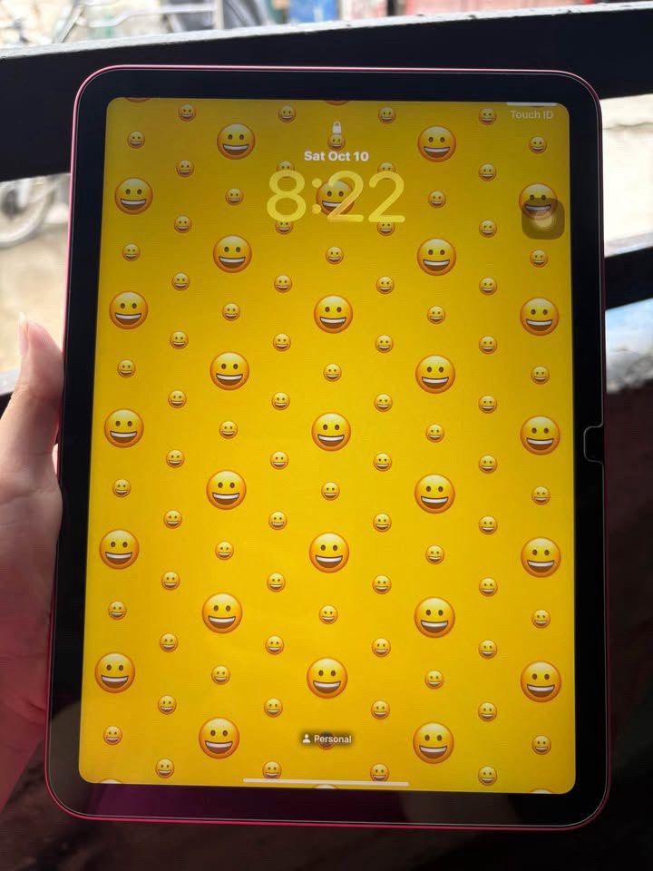 IPAD A16 (Category: iPad) located in Manila. Submitted by joanmalabunga (Listing ID 1468078909, Image 3). Description: -128gb -100% BH -42Cyle count -Underwarranty till 2027 -Complete package -No history of repair.