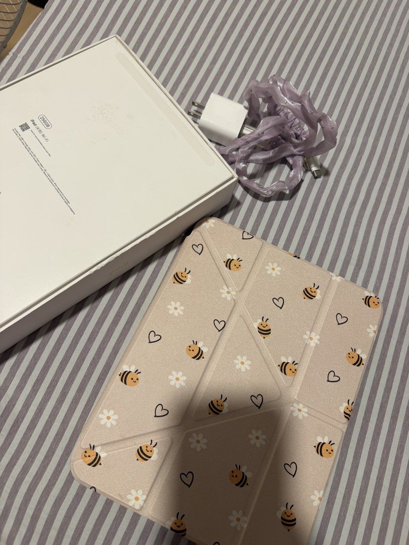 Ipad A16 Wifi 256GB (Category: iPad) located in Manila. Submitted by francinedee (Listing ID 1468103608, Image 3). Description: ipad A16 WIFI 256gb, Yellow Charger, Box Case, Full Screen Cover pinagawa ko sa SM 900 (Kung ano lang po nasa pic wag na po maghanap ng wala) Good as New, pinanooran ko lng ng Netflix wala ako masyadong ininstall. Para kang bumili ng Brand new, Pwedeng pwede sa Maarte. Sure na walang sakit ng ulo. (pwede ivideo ang deal 