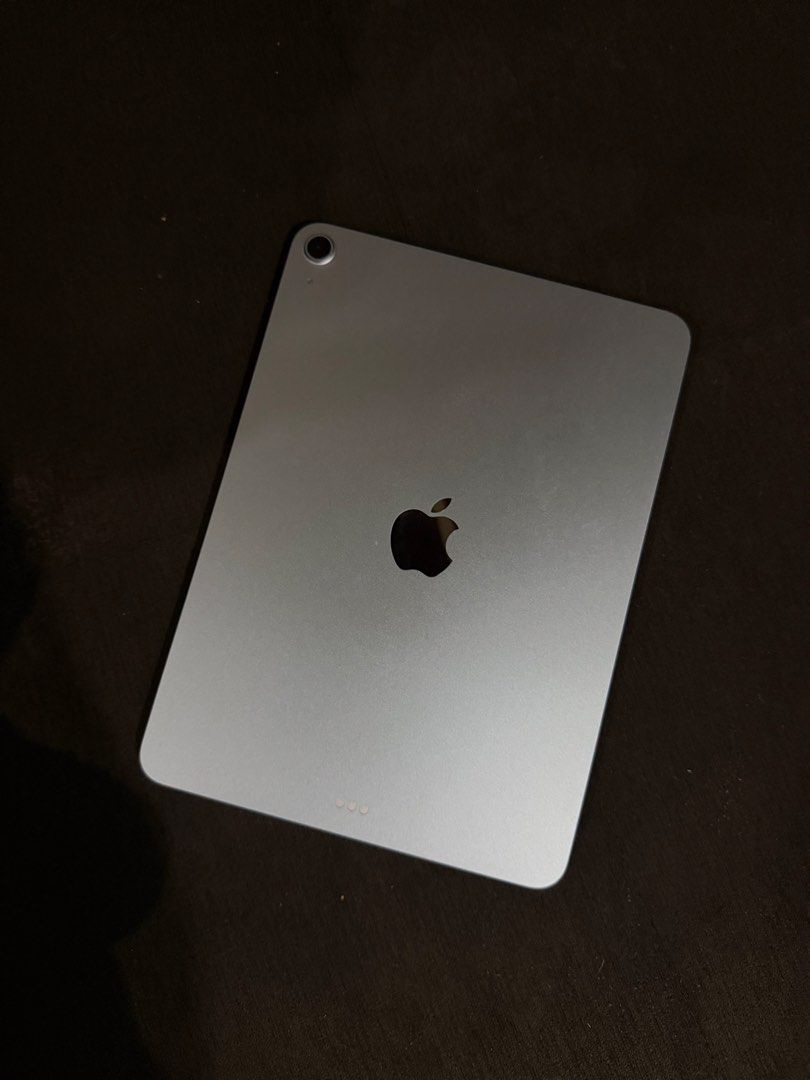 iPad Air M3 11" Complete (Category: iPad) located in Cavite. Submitted by itaaaldeclutthing (Listing ID 1468174076, Image 1). Description: No issue Complete Under warranty Pm for more details Can ship but payo Buyers choice of courier.