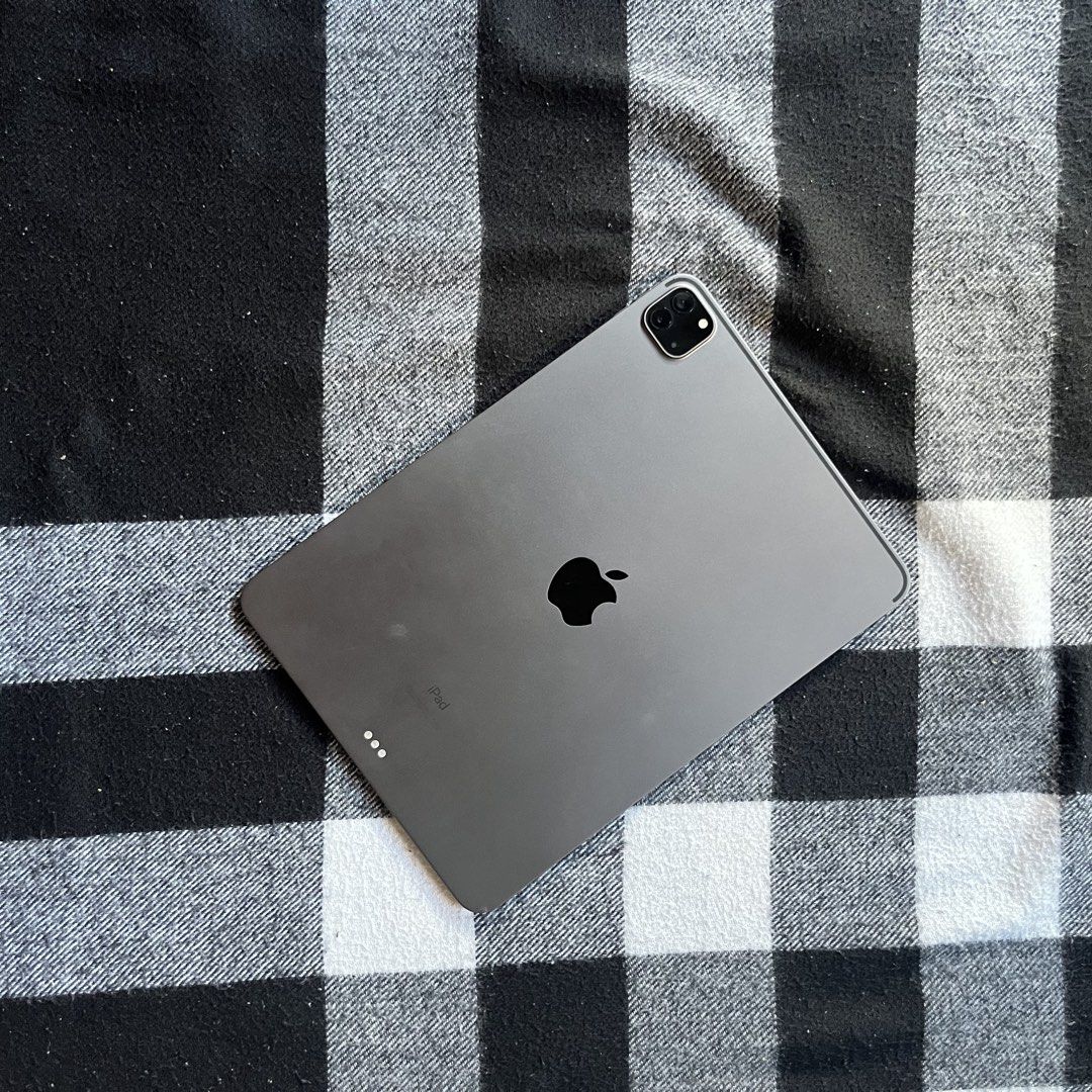 IPAD PRO M1 3RD GEN WITH MAGIC KEYBOARD!!(94%BH) (Category: iPad) located in Cabuyao City. Submitted by charlesghi34981 (Listing ID 1468079688, Image 3). Description: IPAD PRO M1 3RD GEN 128gb 11 inch wifi only 94% original battery health 120hz pro motion display No issue/all functions working Face is, true tone and etc working No history of repair/all parts original Good working condition(see pics) With 3utools result see last pic Inclusion: uni