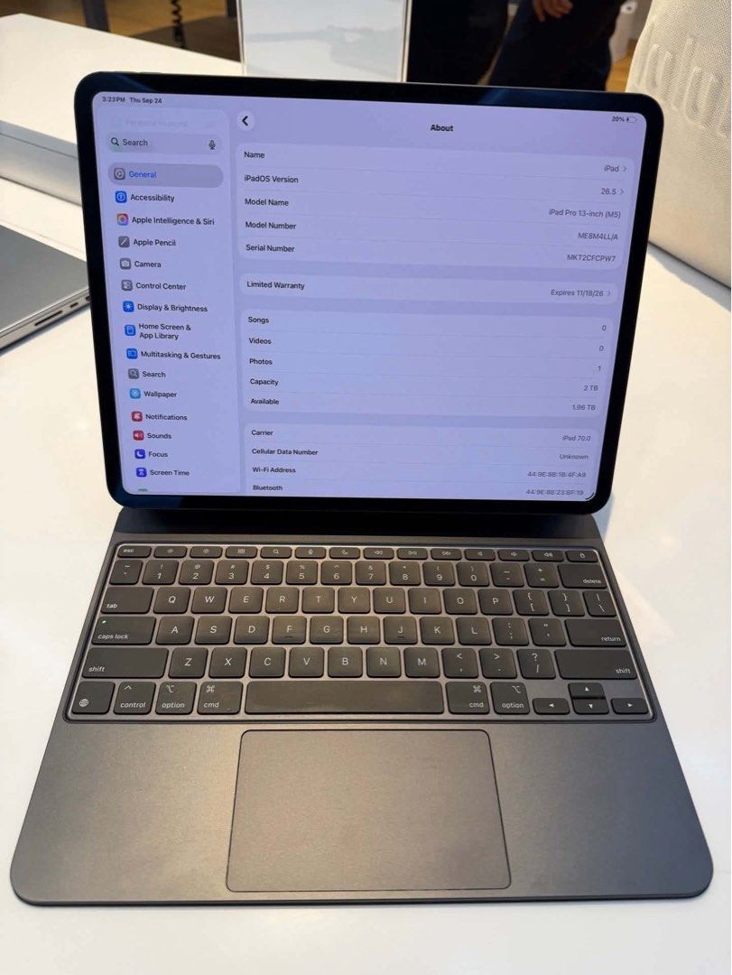 IPad Pro m5 13 inch 2tb (Category: iPad) located in Manila. Submitted by mave121 (Listing ID 1468071872, Image 3). Description: Open 2 gives.