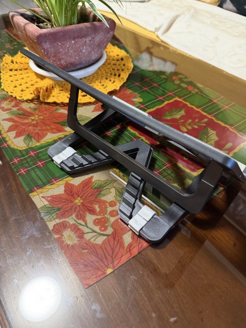 Ipad stand (Category: Other Gadgets) located in San Pedro. Submitted by lovedbymeclothes (Listing ID 1468140309, Image 2). Description: .