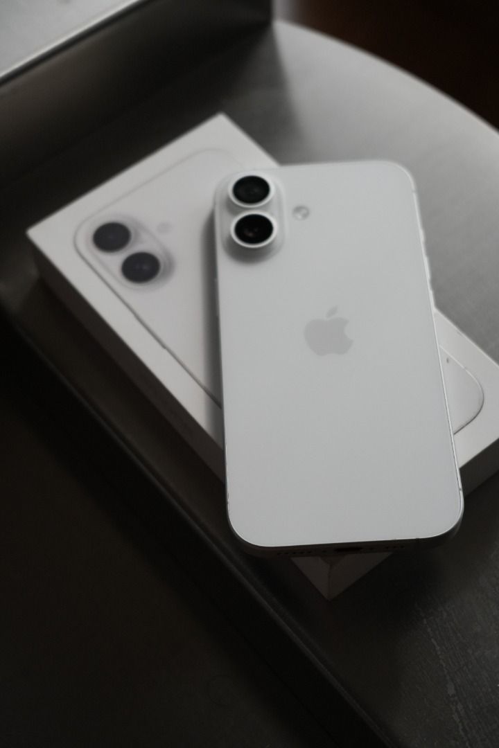 iphone17ntc (Category: iPhone 17 Series) located in Caloocan City. Submitted by nathanstreasure (Listing ID 1468124010, Image 3). Description: iPhone 17 256GB White NTC (any sim factory unlocked) PAPASA SA MASELAN comes with Box and original brand charing cord No issues No Hidden Repairs Location: Mandaluyong City Open for meetups nearby areas RFS: Not Using that Much Price 43,000 PHP (NO SWAP) 99% 199CC PASS SA KUKUNIN KO NA PASS SA LOW BALLERS 