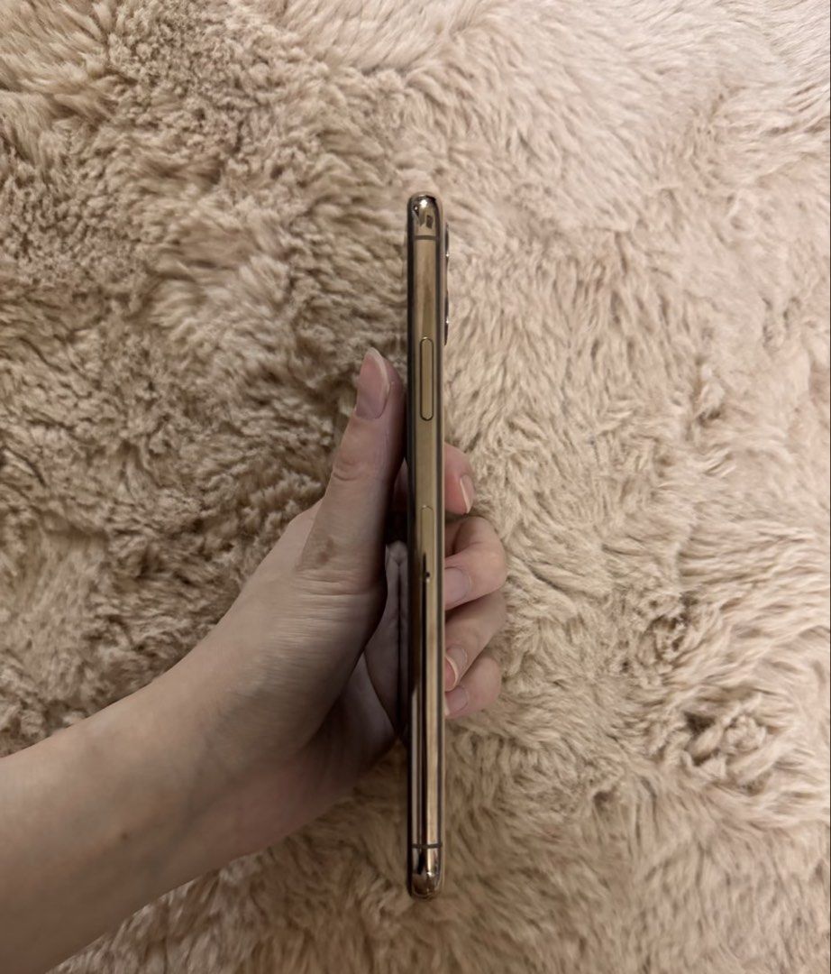 iPhone 11 Pro Max 64GB OPENLINE (Category: iPhone 11 Series) located in Manila. Submitted by mknhhh (Listing ID 1468202406, Image 2). Description: 📱✨ IPHONE 11 PRO MAX 64GB — GOLD ✨📱 💛 Color: Gold 💾 Storage: 64GB 🔓 Openline / Factory Unlocked ✅ No Issues ✅ No iCloud Issues ✅ No Repairs 📦 Inclusions: Unit & Case Only ✨ Premium Gold Finish 📸 Triple Camera System 🔐 Face ID 📱 Large Super Retina XDR Display 📌 UNIT & CASE ONLY 📌 No box or ot