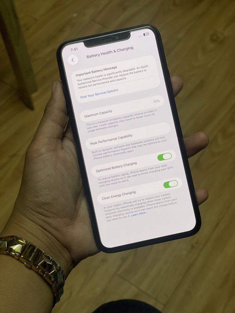 IPHONE 11 PROMAX 256 (Category: iPhone 11 Series) located in Manila. Submitted by jasmine080604 (Listing ID 1468183414, Image 3). Description: 📱 FOR SALE: iPhone 11 Pro Max – 256GB 🤍✨ ✅ 256GB Storage ✅ Any SIM / Openline ✅ Clean and presentable unit ✅ 72%bh (orig batt, matagal malowbat) ⚠️ BYPASS / BAWAL I-RESET ✅ With MagSafe-style case ⚠️ Face id not working 💰 11,500 📍 Muntinlupa City 🤝 Meet-up / COD / Shipping available.