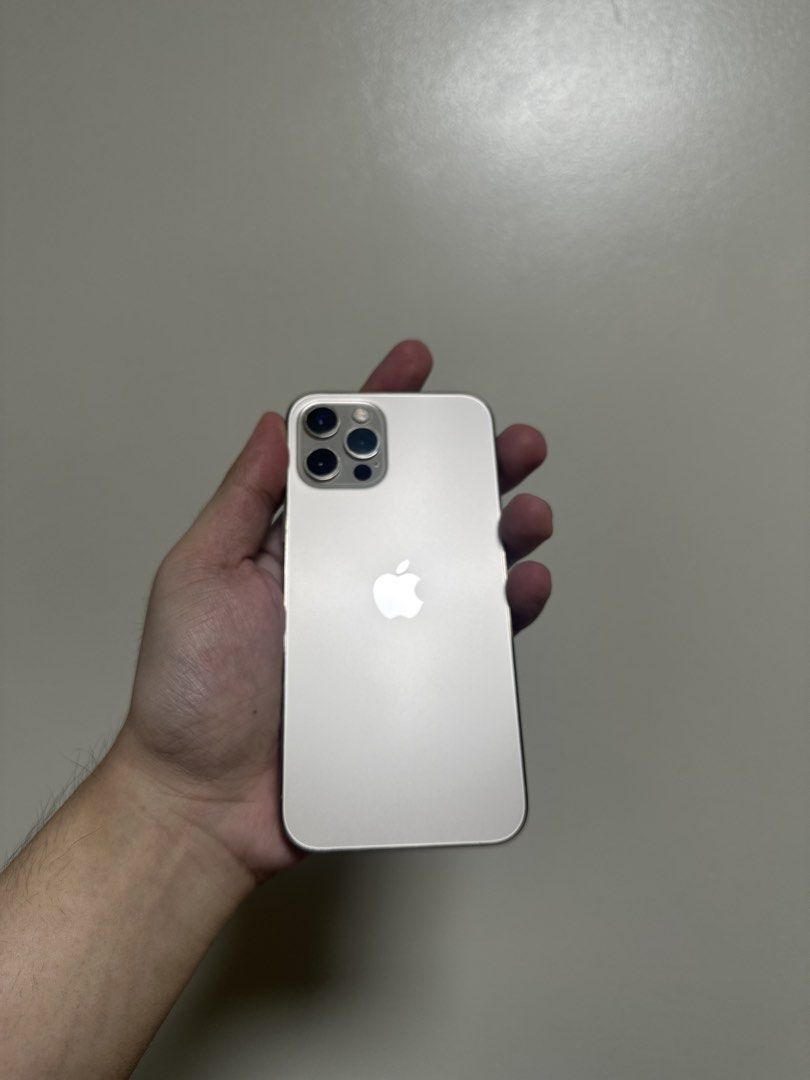 Iphone 12 Pro 128 GB Gold (Category: iPhone 12 Series) located in Makati City. Submitted by stephen201929 (Listing ID 1468185616, Image 1). Description: Good condition Makinis No issues Cracked tempered glass only 69% Battery Health .