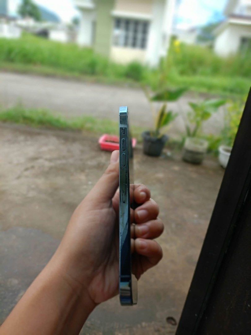 Iphone 12 Pro max 256gb (Category: iPhone 12 Series) located in Manila. Submitted by bevs_17 (Listing ID 1468144283, Image 3). Description: For sale! Iphone 12 pro max 256gb Open line No issue Battery health: 74%.
