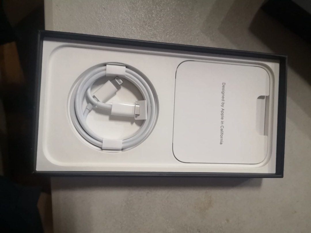Iphone 12 promax 256 gb (Category: iPhone 12 Series) located in Quezon City. Submitted by chans222 (Listing ID 1468235328, Image 2). Description: Globe lock.