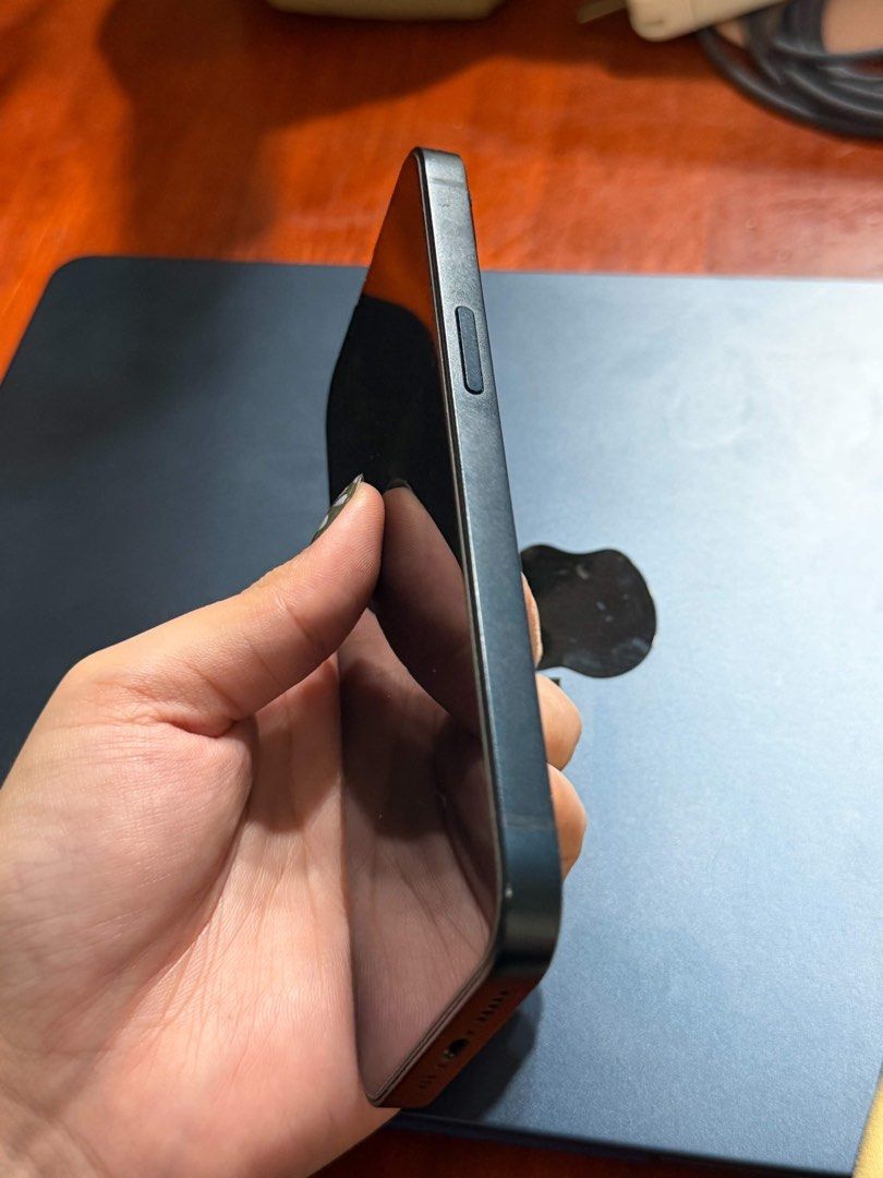 IPHONE 13 128GB - MIDNIGHT (Category: iPhone 13 Series) located in Pasig City. Submitted by tyneeee_ (Listing ID 1468137532, Image 2). Description: IPHONE 13—128 GB—MIDNIGHT COLOR FEW MINOR DENTS 80% BATTERY HEALTH INCLUSION: BOX ONLY, BRAND NEW CLEAR CASE RFS: bought a new phone 💕 We can still negotiate the price just DM me :)) 📍North Caloocan (near kiko).