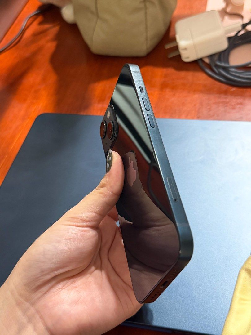 IPHONE 13 128GB - MIDNIGHT (Category: iPhone 13 Series) located in Pasig City. Submitted by tyneeee_ (Listing ID 1468137532, Image 3). Description: IPHONE 13—128 GB—MIDNIGHT COLOR FEW MINOR DENTS 80% BATTERY HEALTH INCLUSION: BOX ONLY, BRAND NEW CLEAR CASE RFS: bought a new phone 💕 We can still negotiate the price just DM me :)) 📍North Caloocan (near kiko).