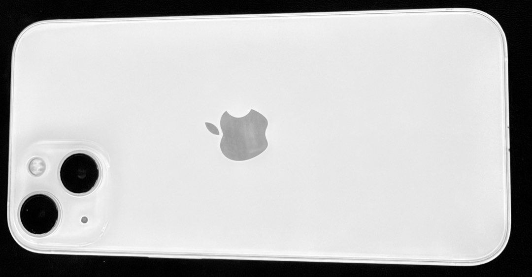 iPhone 13 (Category: iPhone 13 Series) located in Manila. Submitted by lsqwin2026 (Listing ID 1468144231, Image 3). Description: .