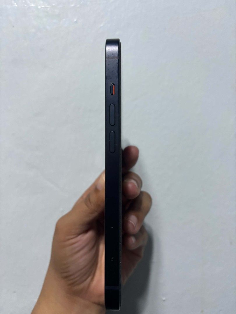IPHONE 13 (Category: iPhone 13 Series) located in Manila. Submitted by tejudsss (Listing ID 1468164345, Image 2). Description: Iphone 13 - 128gb 84% bat health with charger *good condition with some smudges on the sides..