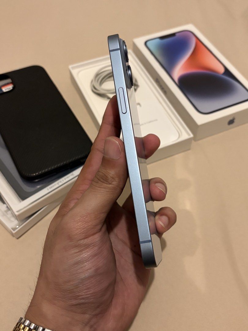 iPhone 14 Plus 128gb Openline (Category: iPhone 14 Series) located in Pasay City. Submitted by aj_gadgets (Listing ID 1468281660, Image 2). Description: FOR SALE OR SWAP iPhone 14 Plus - 128gb - local variant openline - complete with box, cord, cases - no internal issue - face id, true tone. all working - hairline scratches sa screen - 75% battery health, makunat pa din location: pasay city moa meet up.