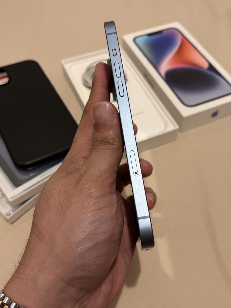iPhone 14 Plus 128gb Openline (Category: iPhone 14 Series) located in Pasay City. Submitted by aj_gadgets (Listing ID 1468281660, Image 3). Description: FOR SALE OR SWAP iPhone 14 Plus - 128gb - local variant openline - complete with box, cord, cases - no internal issue - face id, true tone. all working - hairline scratches sa screen - 75% battery health, makunat pa din location: pasay city moa meet up.