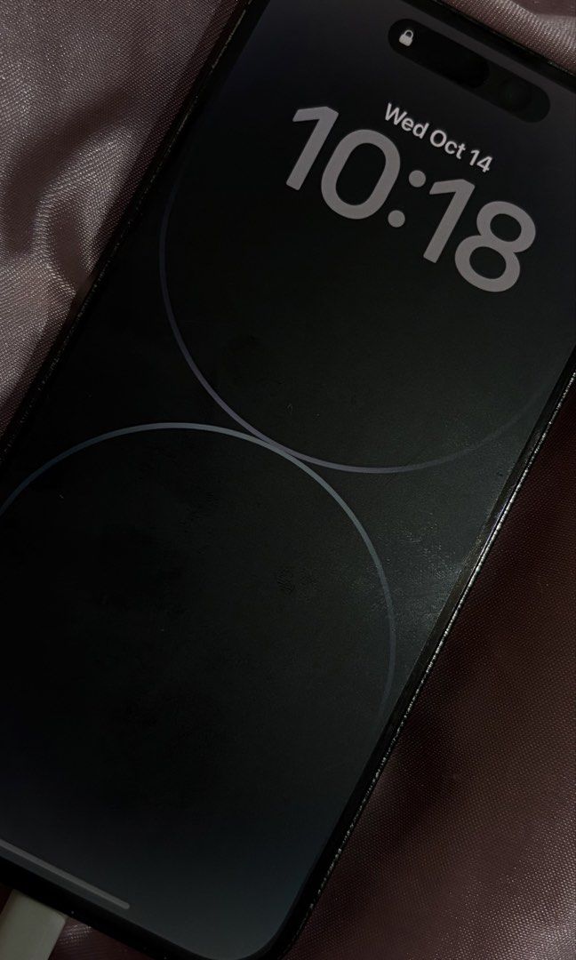 Iphone 14 Pro (Category: iPhone 14 Series) located in Manila. Submitted by crstn. (Listing ID 1468205350, Image 2). Description: Iphone 14 Pro ❀ lady owned ❀ with box, charger & FREE case ❀ battery health: 68% ❀ issue: paint chips only, no dents.